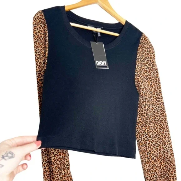 NWT DKNY Jeans Black Ribbed Knit Leopard Print Sleeve Crop Top Women's Size M - Picture 4 of 16